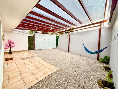 a large room with a garage with a glass ceiling at Brisa Amatista - Casa completa y centrica en San Ramón #2 in San Ramón