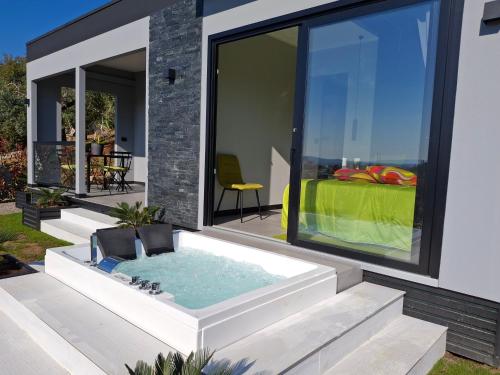 Kolam renang di atau dekat dengan Glamping Green Sensations