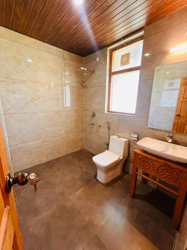 Un baño de Odbostays Manali