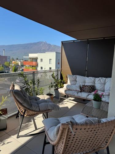 Le Secret des Collines - South facing balcony