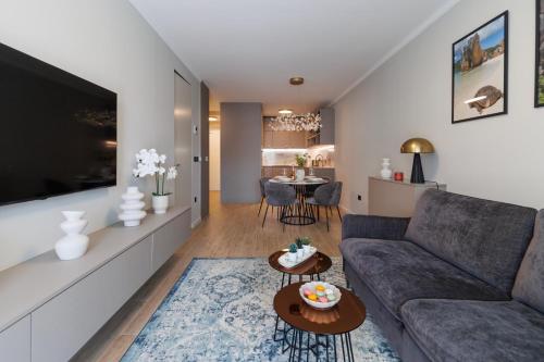 Amores Luxury Suite by Belmont Realty