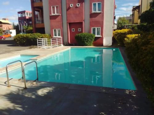 2 bedroom apartment with 2 pools