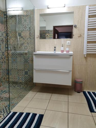 Ένα μπάνιο στο Apartamenty Kornel