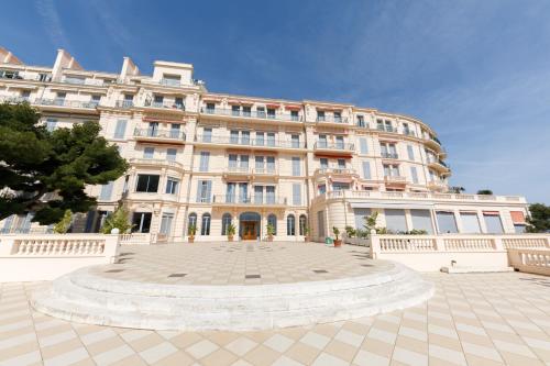 LA PERLE Luxueux Apt 135m2 Piscine Tennis Plage Privée