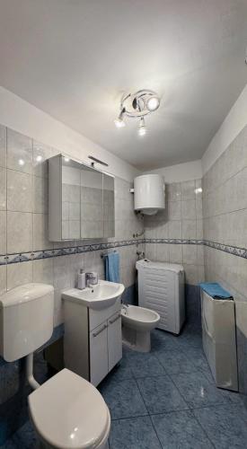 Ένα μπάνιο στο Cecilia