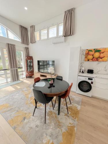Bright & Modern Family apartment Carihuela