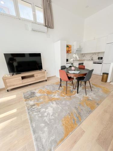 Bright & Modern Family apartment Carihuela