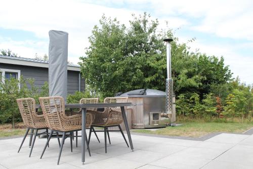 Gambar di galeri bagi Luxe 2 persoons chalet met Hottub di Teuge