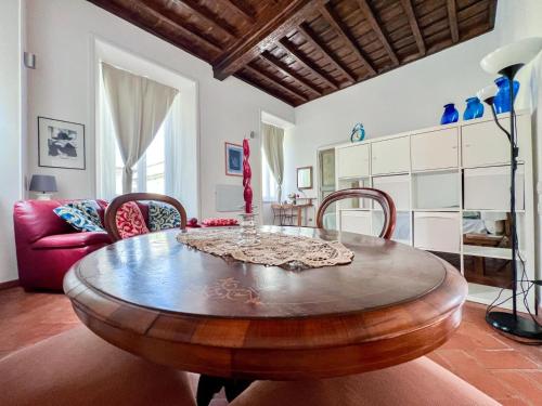 Inn Pantheon Home