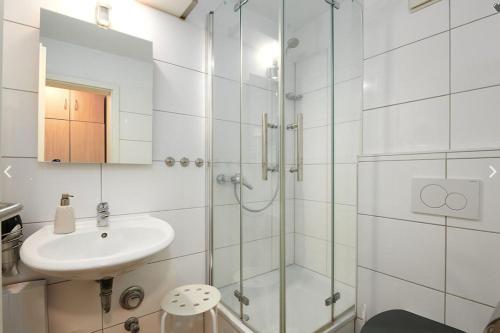 a bathroom with a sink and a shower at Ostseemuschel Laboe in Laboe