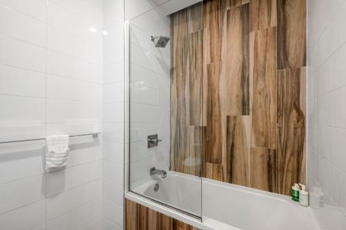 Koupelna v ubytování Luxury 1br Nolibs Pool Access