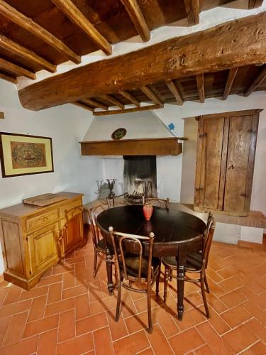 a kitchen with a table and chairs and a stove at Agriturismo Le Pozze in Dicomano
