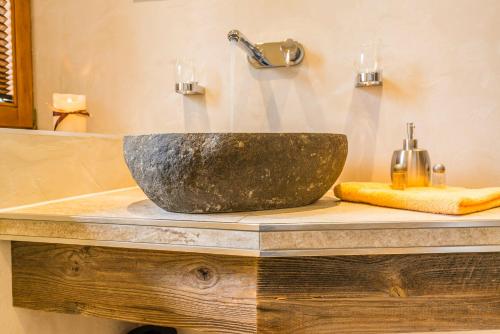 a stone sink on a counter in a bathroom at Ferienwohnung Ferienglück in Krün