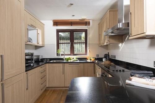 Dapur atau dapur kecil di Hustyn Lodges