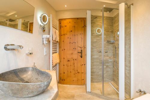 a bathroom with a large tub and a shower at Ferienwohnung Ferienglück in Krün
