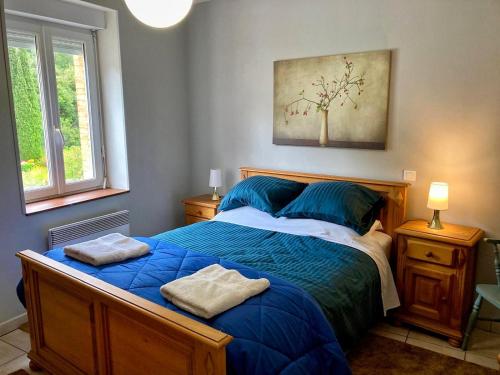 Posteľ alebo postele v izbe v ubytovaní 3 Star 3 bed QUERTINEUX Historic 4 Cathar Châteaux Lastours air conditioned