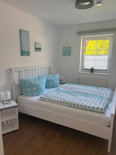 Katil atau katil-katil dalam bilik di Strandlächeln Lodge - Ferienwohnung mit 2 Schlafzimmern