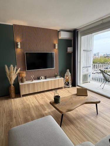 a living room with a flat screen tv on a wall at Marina View Empuriabrava - Appartement sud-ouest au canal avec terrasse in Empuriabrava