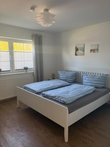 Katil atau katil-katil dalam bilik di Strandlächeln Lodge - Ferienwohnung mit 2 Schlafzimmern