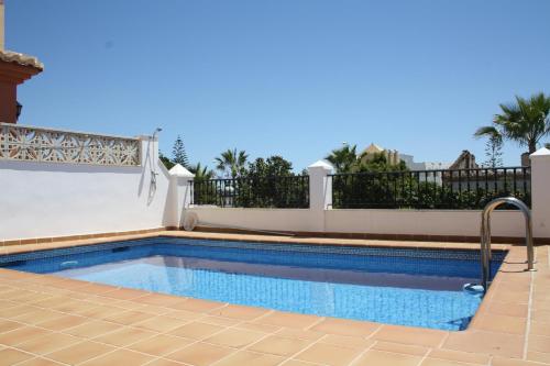 Bazén v ubytování Casa Rosi, vistas al mar, piscina privada y A/A nebo v jeho okolí
