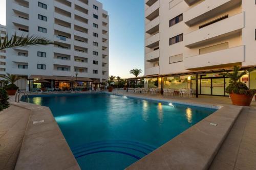 Albufeira Cozy Sea View with Balcony & Resort Access