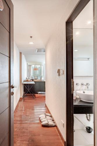 a bathroom with a sink and a tub at 2 BR in Downtown BTS Chitlom BKK in Bangkok