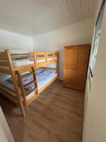 Postel nebo postele na pokoji v ubytování Bungalows Sonnenblume am Klopeiner See