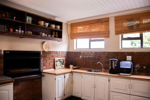 Dapur atau dapur kecil di The Garden Manor