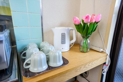 2th floor with elevator 3min walk from Koma Gome on the Yamanote Line 2 rooms and 1 living room, maximum 8 people, direct access to Shinjuku, Ueno, Akihabara, Ginza, Tokyo Ikebukuro, Shinjuku, Shibuya