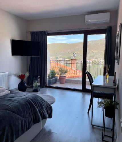 Nespecifikovaný výhled na hory nebo výhled na hory při pohledu z apartmánu