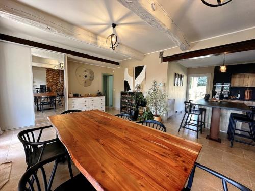 Photo de la galerie de l'établissement Belle Villa Marthe avec piscine, Aups, à Aups