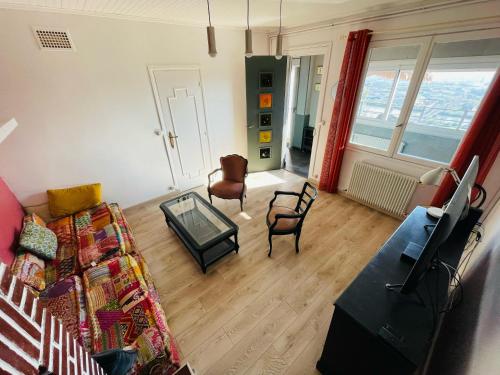 Photo de la galerie de l'établissement Maison Bleue Panorama - Vue imprenable sur Rouen - 381, à Rouen