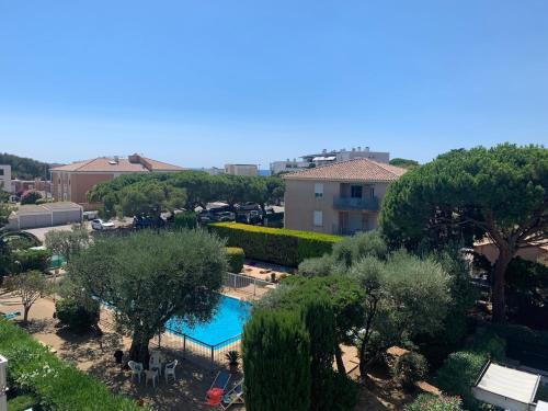 Baie de Sanary - Beau F2 bord de mer avec piscine