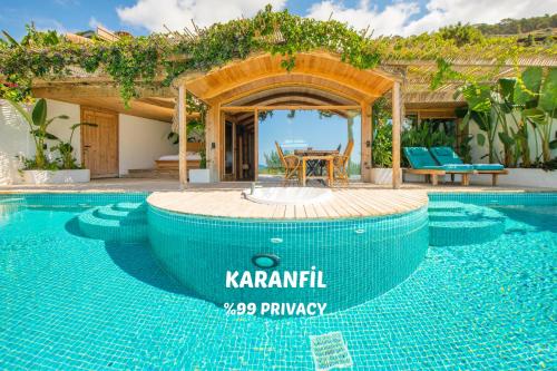Πισίνα στο ή κοντά στο Seaview Faralya