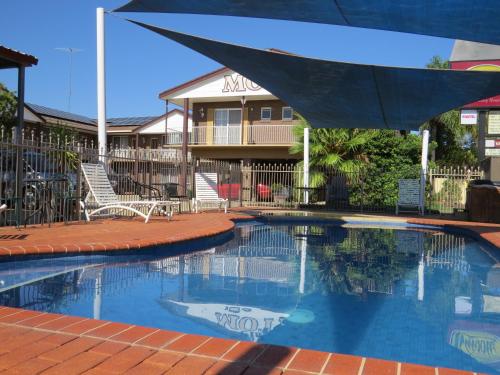 A piscina localizada em Albury Classic Motor Inn ou nos arredores