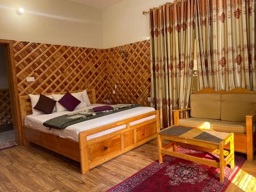 Кровать или кровати в номере Besham Hilton Hotel, by LMC