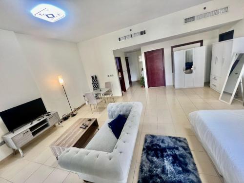 luxury Apartment with Lake view in The Walk at JBR!