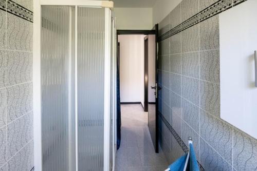 a hallway with a glass shower in a bathroom at Approdo in Chiavari