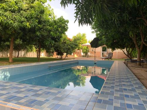 Bazén v ubytování Auberge Kamalé nebo v jeho okolí