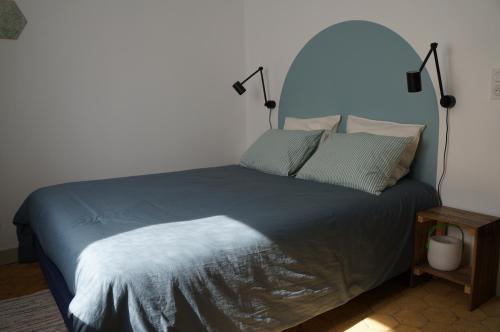 Ένα ή περισσότερα κρεβάτια σε δωμάτιο στο Chambre du Grand Moulin