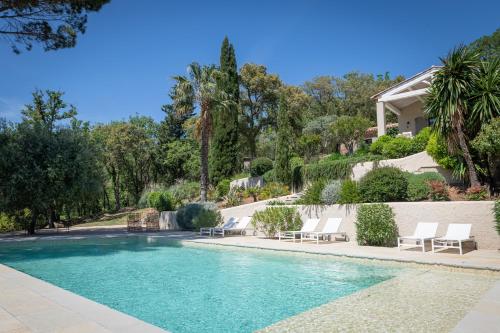 Πισίνα στο ή κοντά στο JAMES FCD04 - luxury villa on private domain with pool and tennis near St Tropez