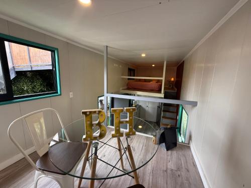 a small room with a glass table and a bed at Casa Panal , Jacuzzi opcional Villa Alemana in Villa Alemana