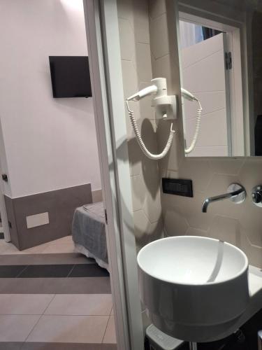 a bathroom with a sink and a mirror at Hotel Viennese in Rome