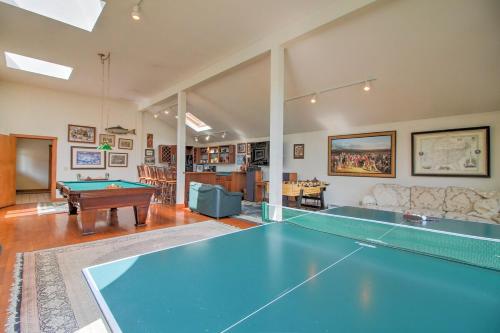 Τραπέζι μπιλιάρδου στο Amazing Estate on 100 Acres with Swimming Pool and 10 BRs
