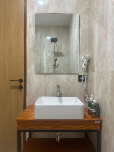 a bathroom with a white sink and a mirror at Stylish Villa, 2BR ,GREAT VALUE, Great Location ! in Uluwatu