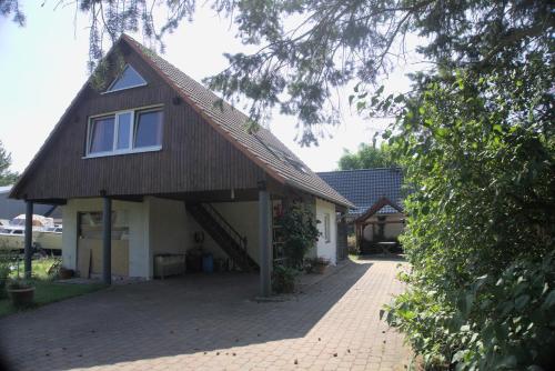 a house with a gambrel roof with a garage at Ferienwohnung-Sonnenschein in Alt Schwerin