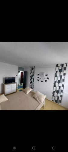 a room with a bed and a checkerboard wall at Olimp SeaSun in Olimp