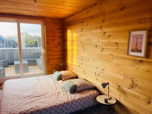 Postel nebo postele na pokoji v ubytování Chambre atypique