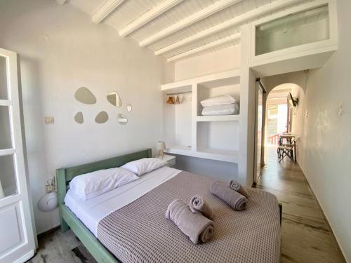 Elenitas Town house with Balcony and Sea View