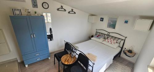 a bedroom with a bed and a blue cabinet at Accommodation Mala Plaža in Podaca